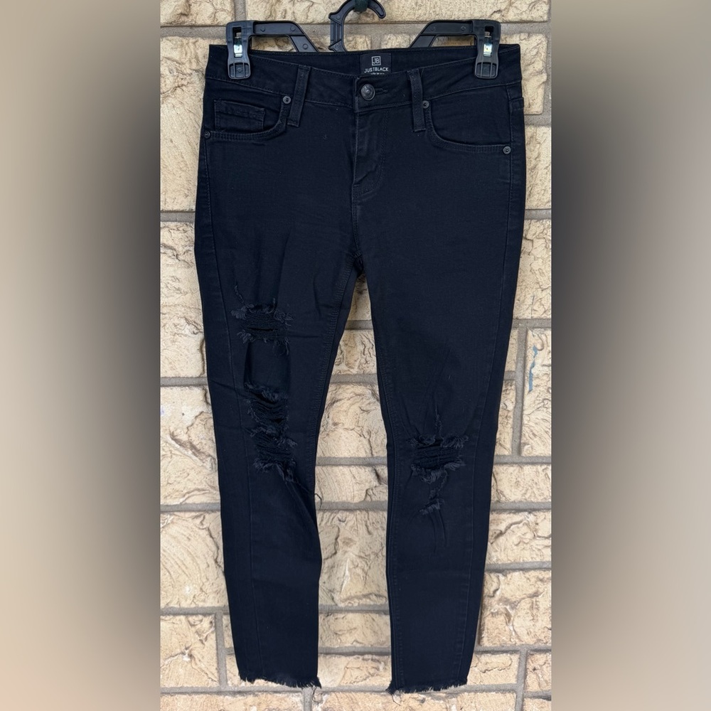 Just Black Denim Jeans Distressed Jeans comfy in style Size 25 Raw hem